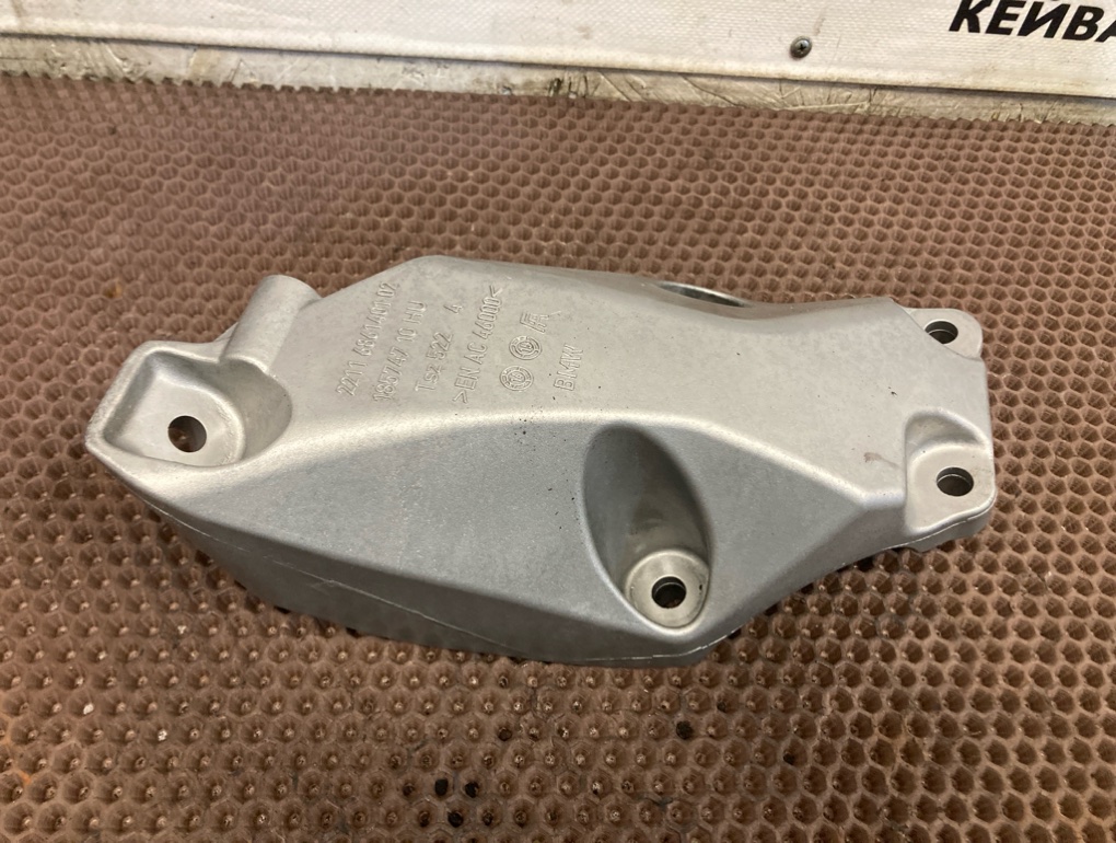 Кронштейн двигателя левый BMW X4 2017 F26 B47D20A 2.0 22116861401 контрактная