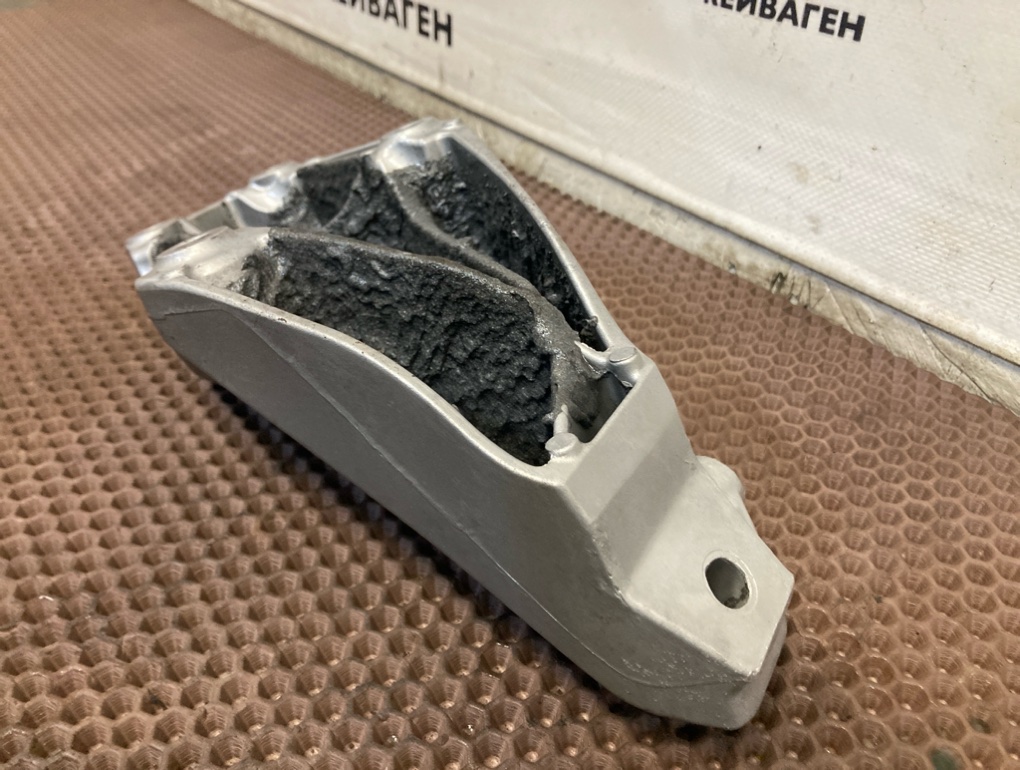 Кронштейн двигателя левый X4 2017 F26 B47D20A 2.0