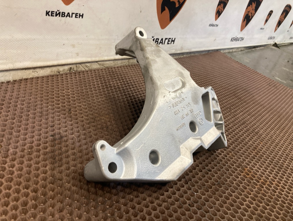 Кронштейн двигателя правый Passat 2010 B6 CBA 2.0 TDI