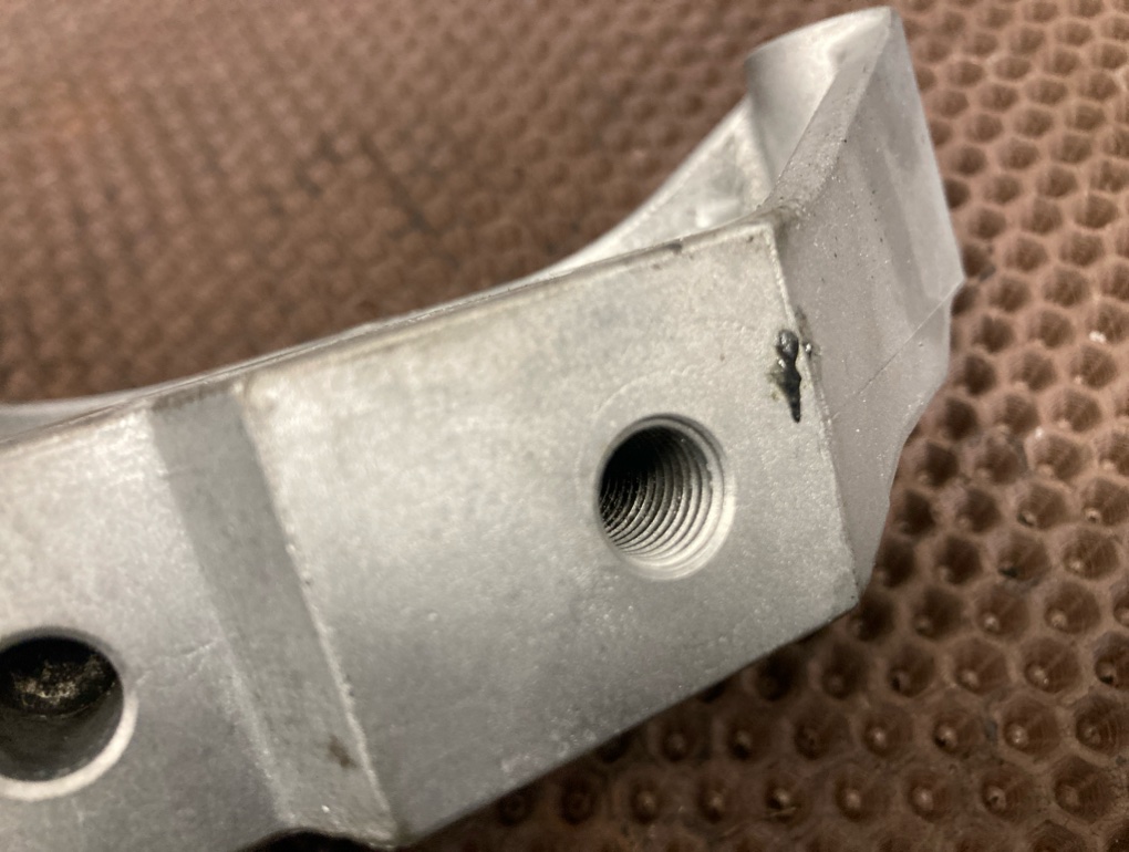 Кронштейн двигателя правый Passat 2010 B6 CBA 2.0 TDI