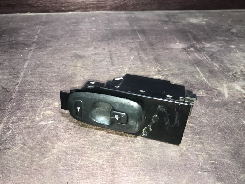 Запчасть кнопка стеклоподъемника передняя правая Volvo S60 2006 Sedan B5244S 31334465 Б/У Кнопка стеклоподъемника передняя правая Volvo S60 2006 Sedan B5244S 31334465 Б/У