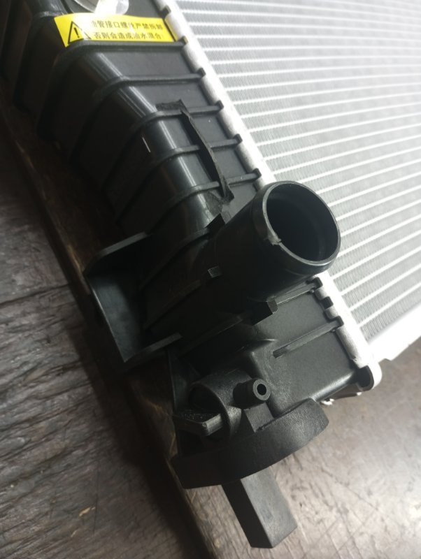 Радиатор охлаждения двигателя SRX 2011 FFN 3.0