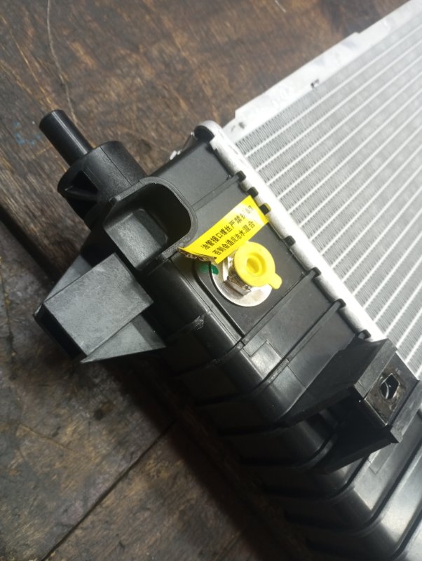 Радиатор охлаждения двигателя SRX 2011 FFN 3.0