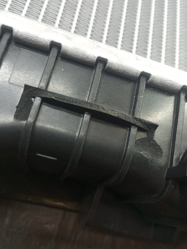 Радиатор охлаждения двигателя SRX 2011 FFN 3.0