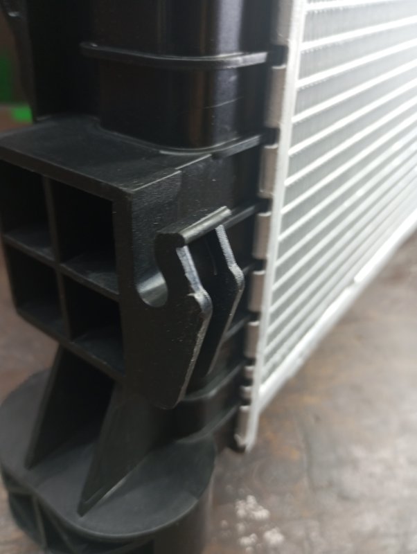 Радиатор охлаждения двигателя SRX 2011 FFN 3.0