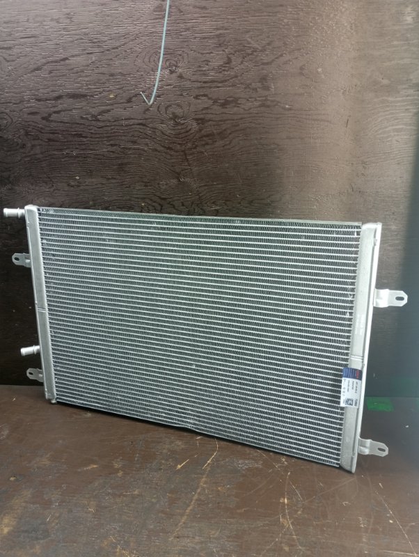 Радиатор охлаждения двигателя Audi A6 2009 C6 72586 новая