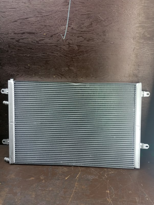 Радиатор охлаждения двигателя A6 2009 C6