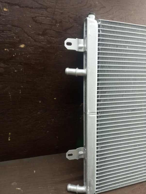 Радиатор охлаждения двигателя Audi A6 C6