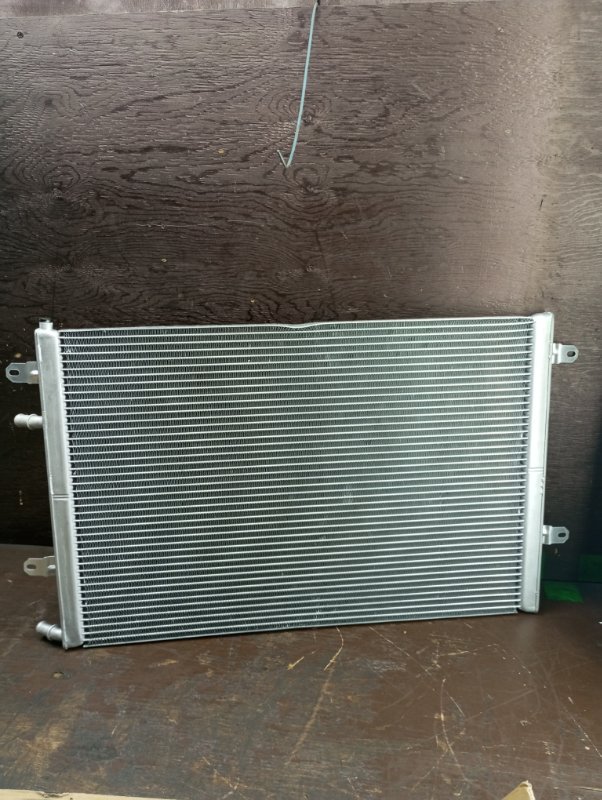 Радиатор охлаждения двигателя A6 2009 C6