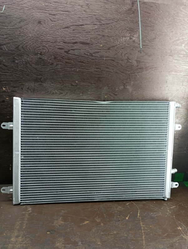 Радиатор охлаждения двигателя Audi A6 2009 C6 72586 новая