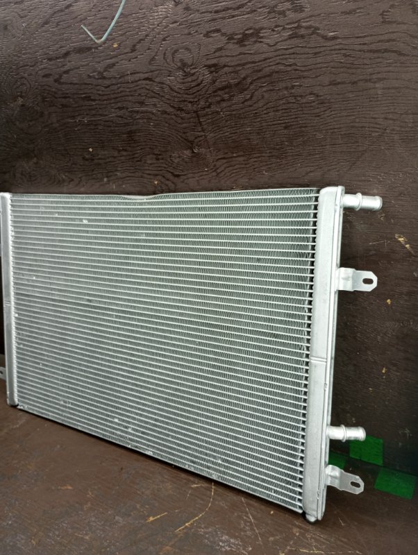Радиатор охлаждения двигателя A6 2009 C6