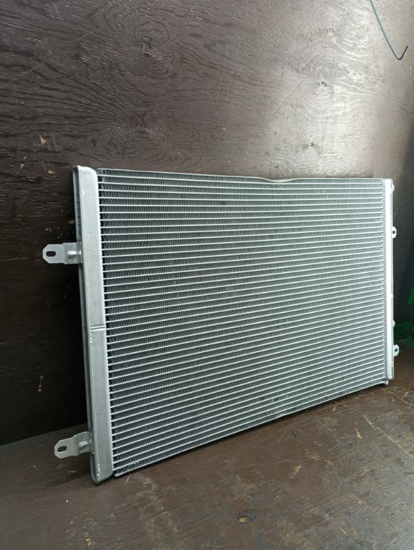 Радиатор охлаждения двигателя Audi A6 C6