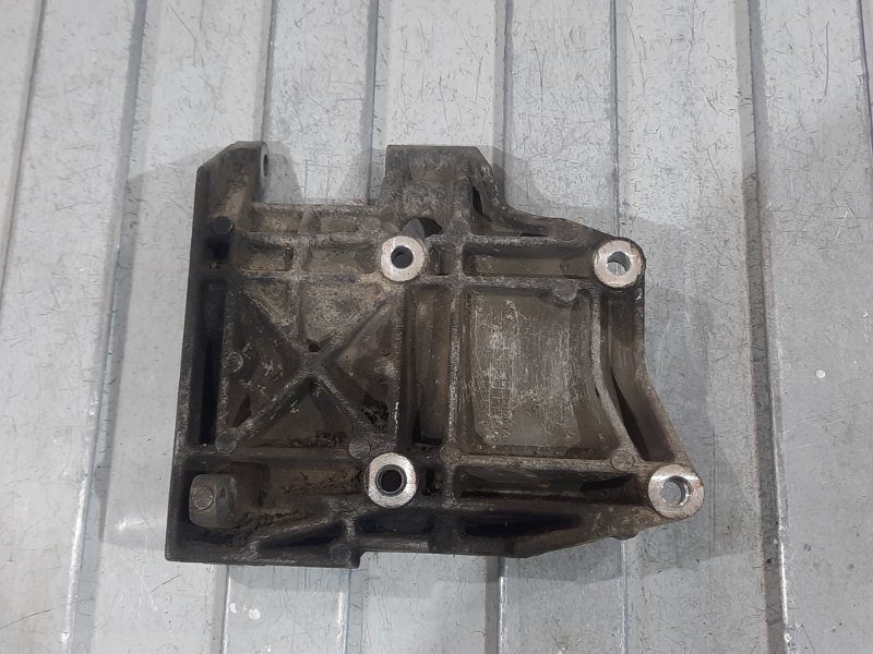 Кронштейн генератора Kyron 2007- J200 D20DT