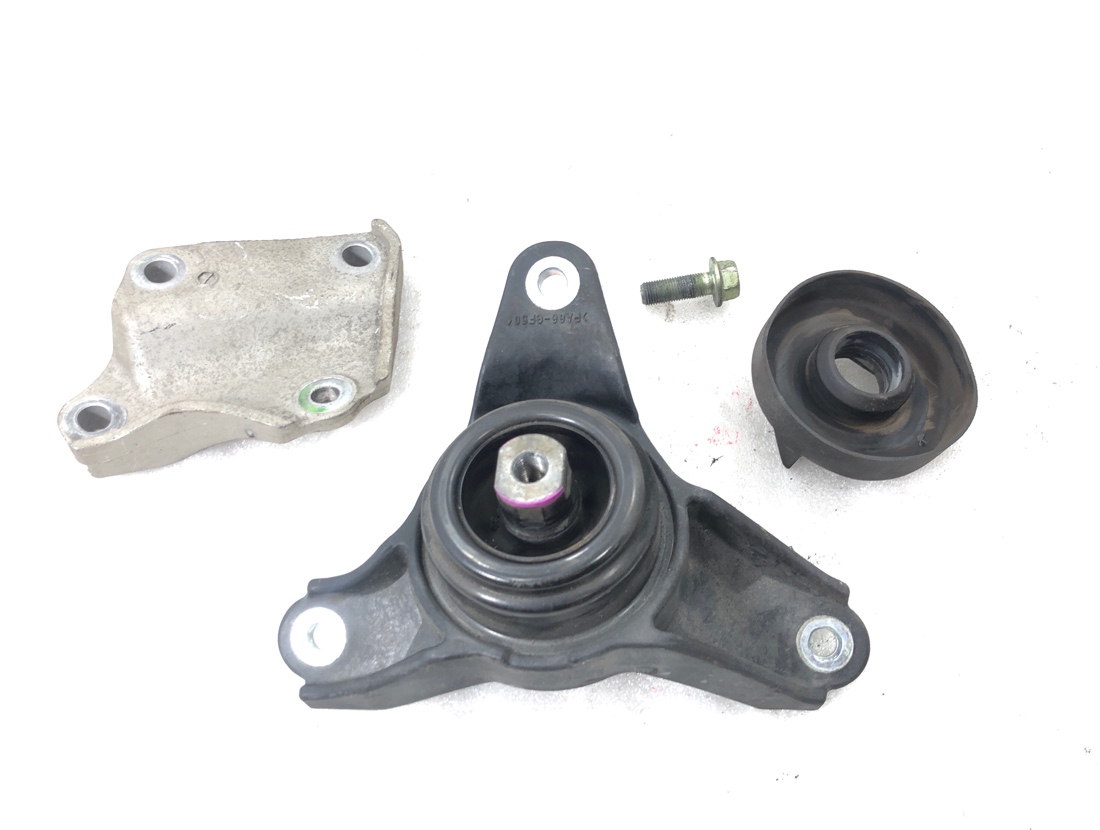 Подушка двигателя Accord 2014 CR6 LFA