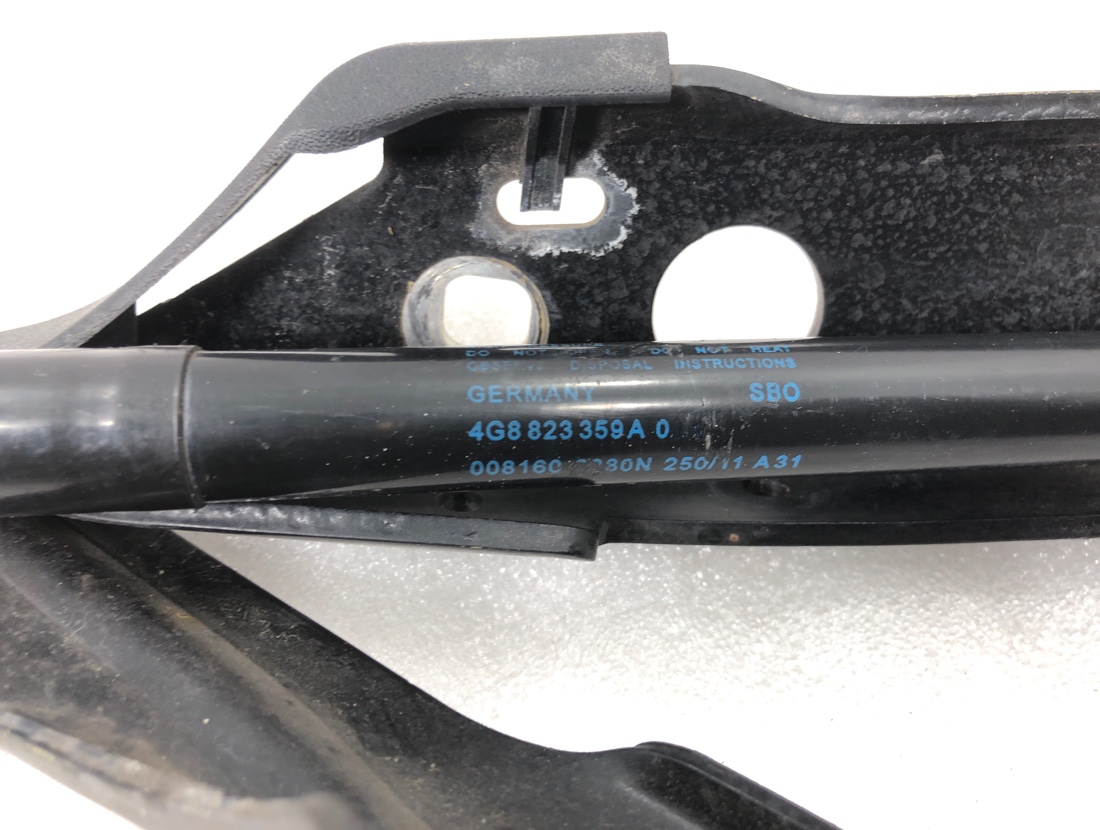 Петля капота A6 2012 4G2 CHVA