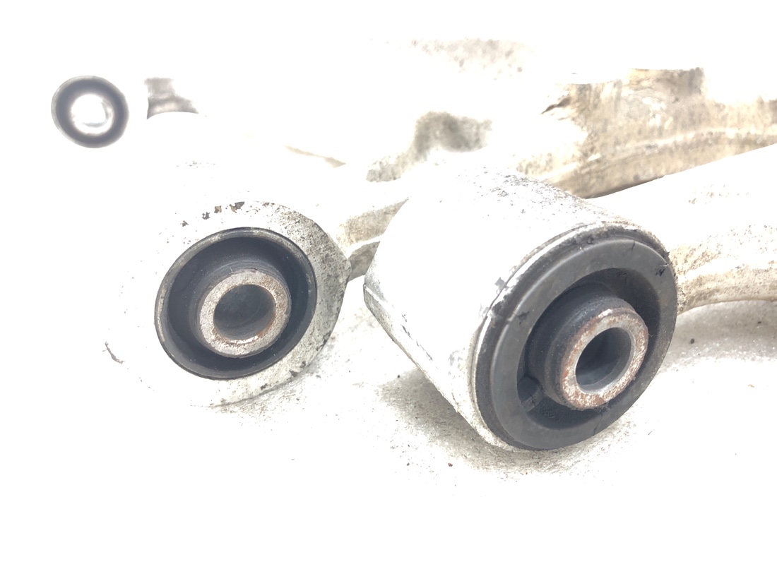 Рычаг задний Skyline 2006 CKV36 VQ37VHR