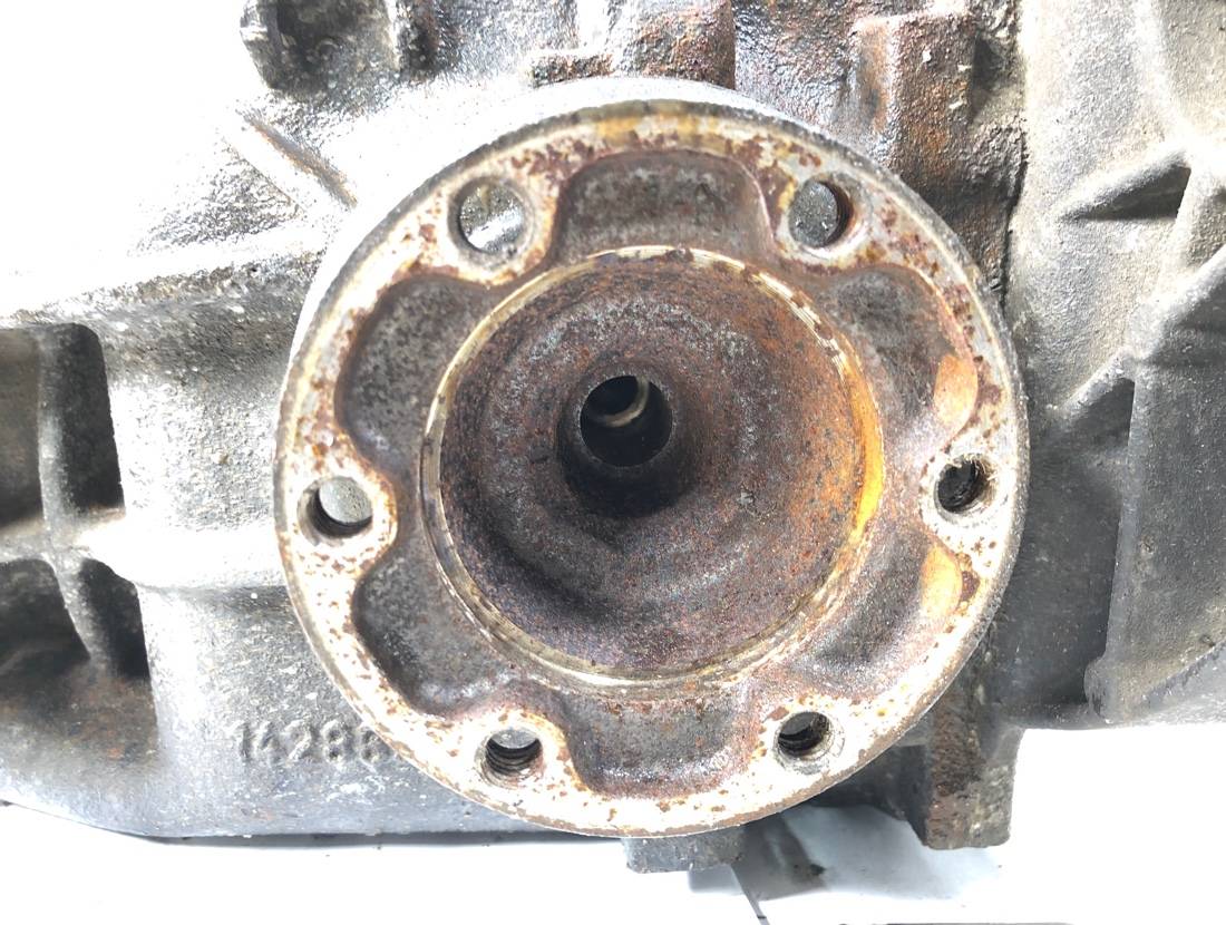 Редуктор задний X5 2004 E53 M54B30 Редуктор задний X5 2004 E53 M54B30