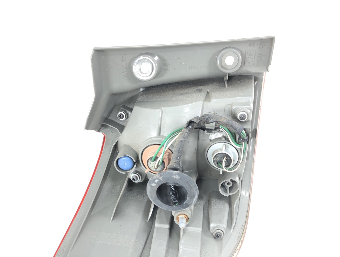 Стоп-сигнал правый Wish 2009 ZGE20 2ZRFE