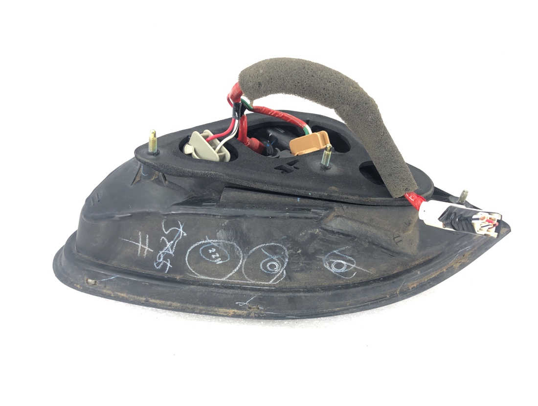 Стоп-сигнал правый Harrier 2000 MCU15 1MZFE