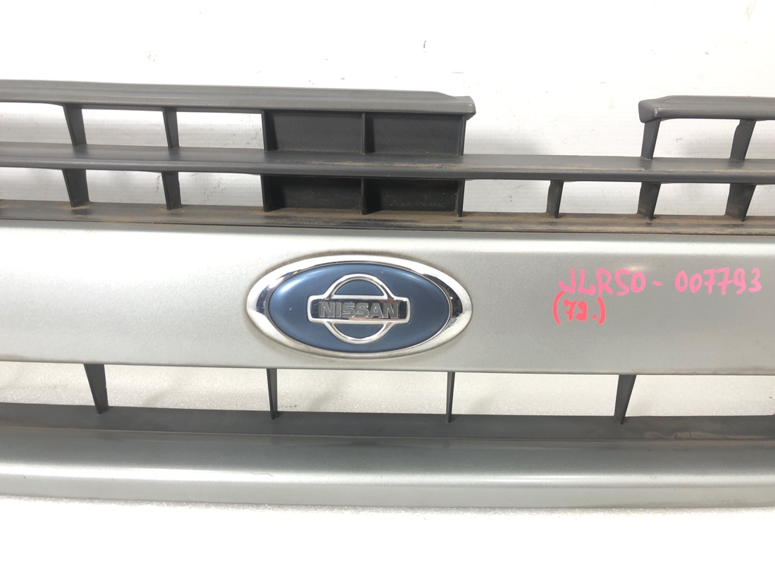 Решетка радиатора Nissan Terrano JLR50 VG33E