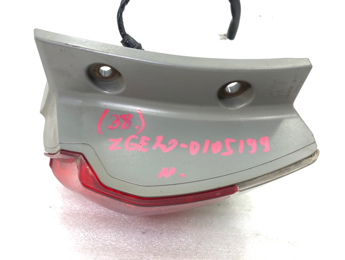 Стоп-сигнал левый Wish 2009 ZGE20 2ZRFE