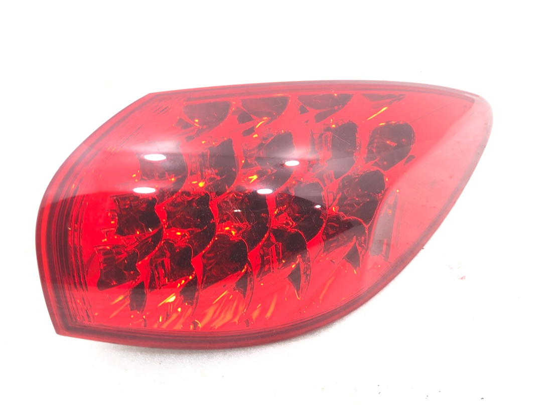 Запчасть стоп-сигнал правый Nissan Skyline Crossover 2008 J50 VQ37VHR 265401BA1A контрактная Стоп-сигнал правый Nissan Skyline Crossover 2008 J50 VQ37VHR 265401BA1A контрактная