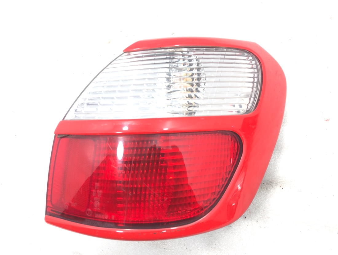 Стоп-сигнал правый Subaru Legacy 2001 BH5 EJ20 84201AE000 контрактная