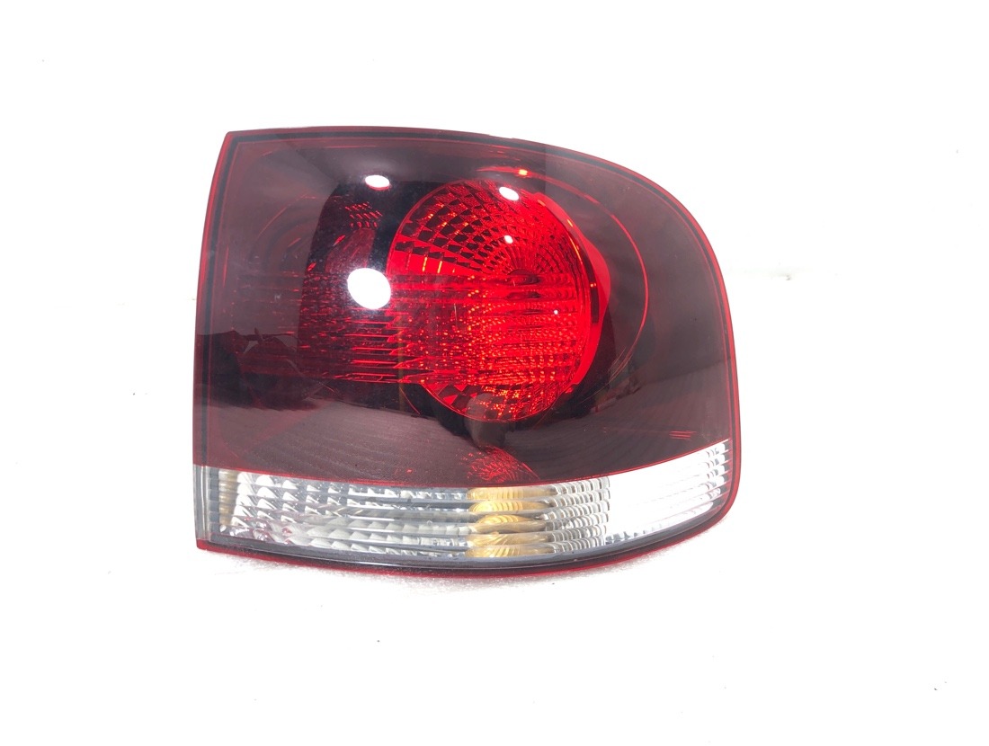 Стоп-сигнал правый Volkswagen Touareg 2008 7L7 BHK контрактная