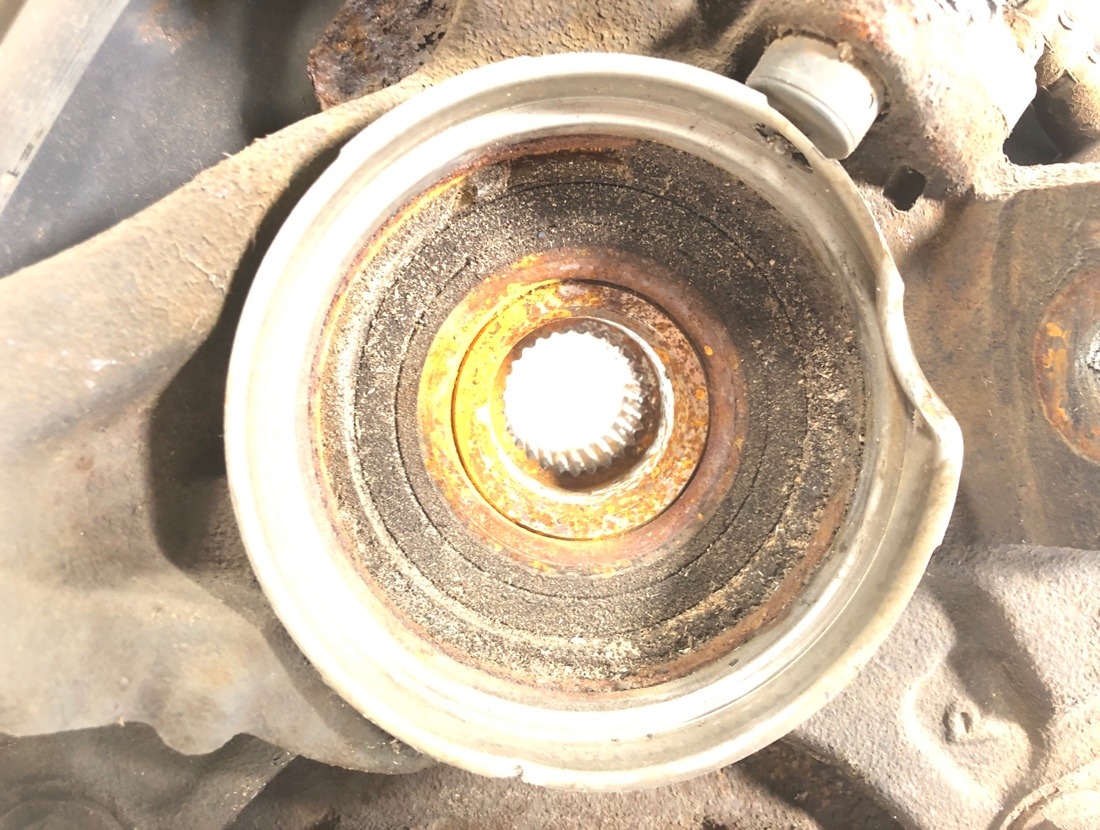 Ступица передняя правая Harrier 2000 MCU15 1MZFE Ступица передняя правая Harrier 2000 MCU15 1MZFE