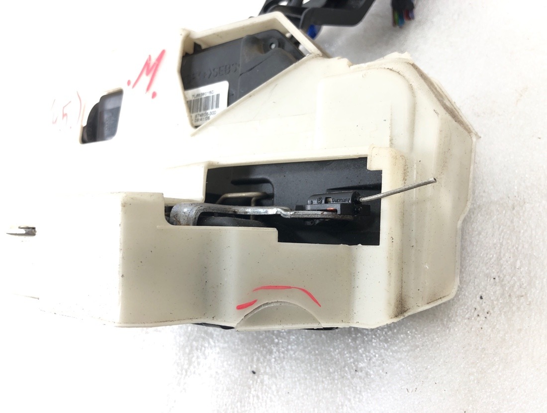 Замок двери передний левый Volkswagen Touareg 7L6 BAR