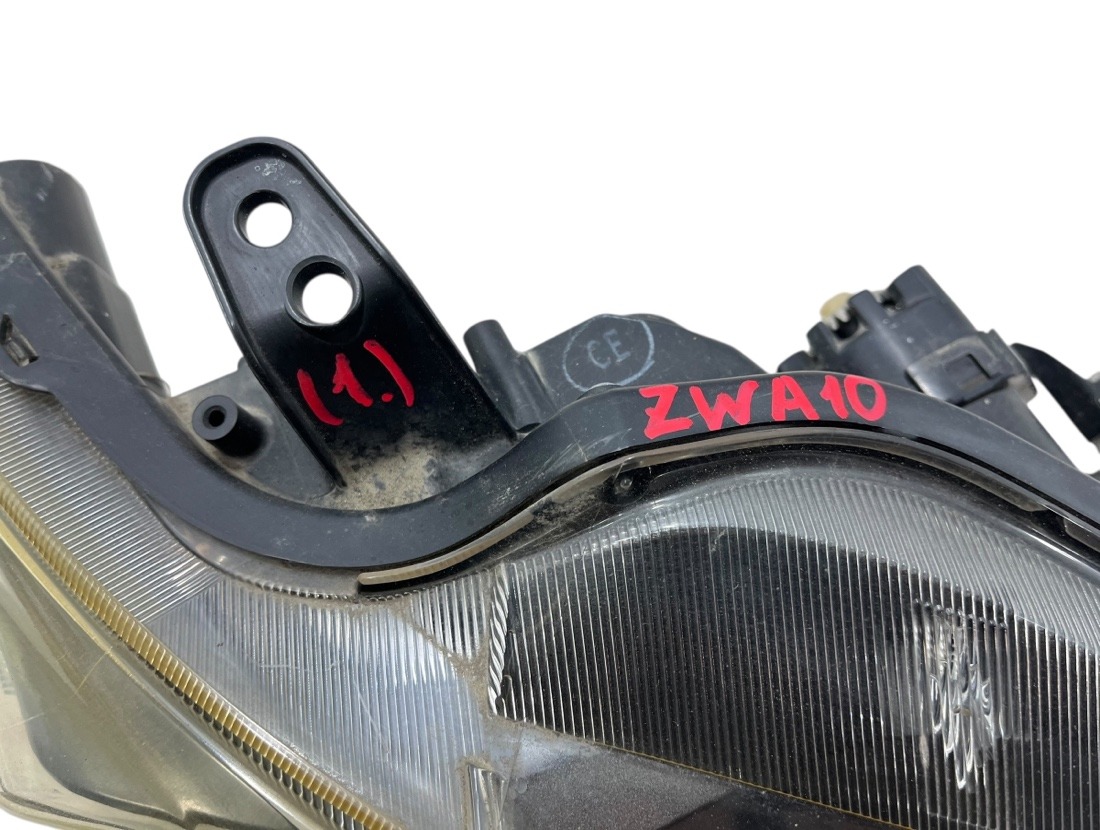Фара правая CT200H 2012 ZWA10 2ZRFXE