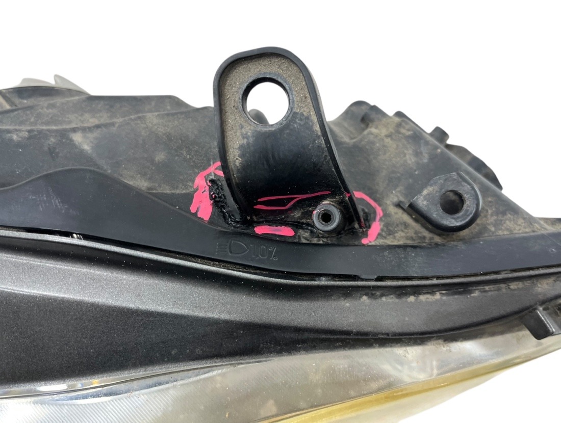 Фара правая CT200H 2012 ZWA10 2ZRFXE