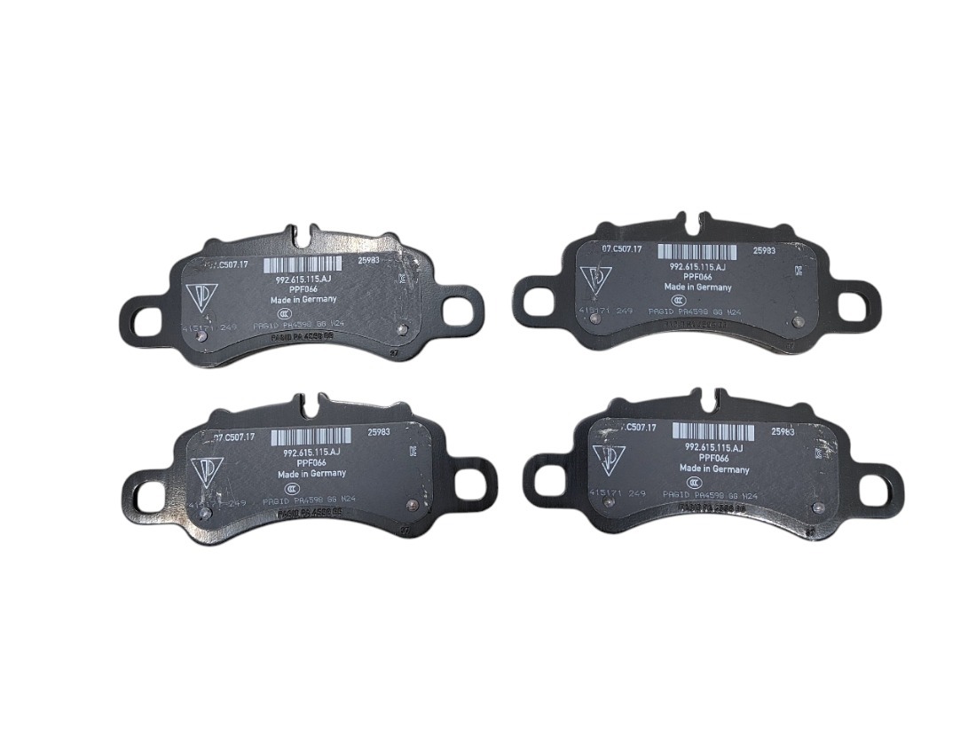 Запчасть тормозные колодки передние Porsche 911 2020 992 992698151G новая Тормозные колодки передние Porsche 911 2020 992 992698151G новая