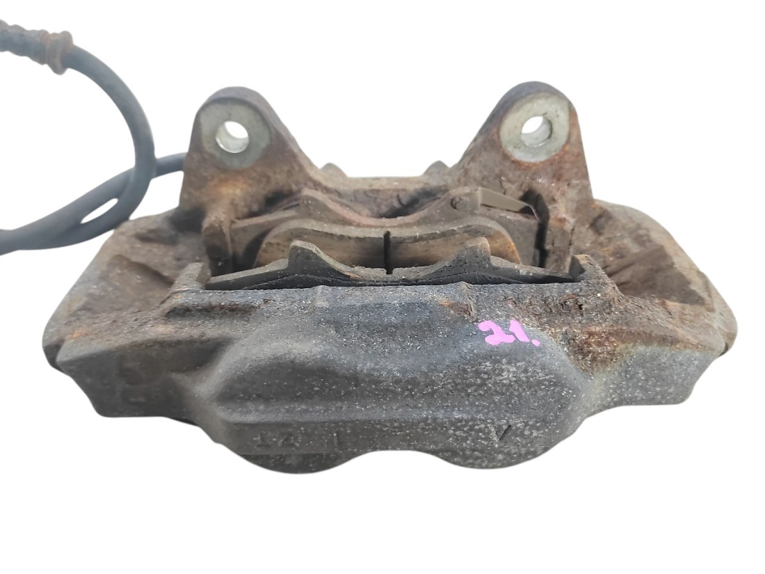 Суппорт передний правый Pajero 2008 V97W 6G75