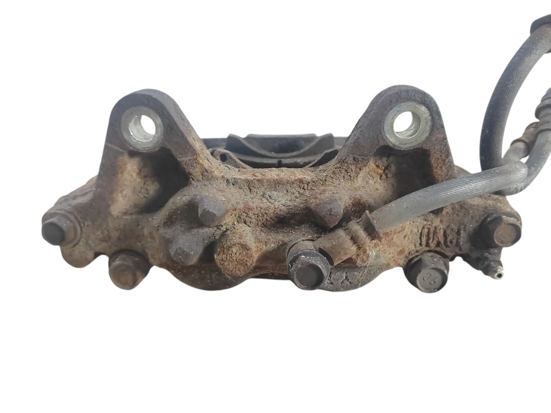 Суппорт передний правый Pajero 2008 V97W 6G75