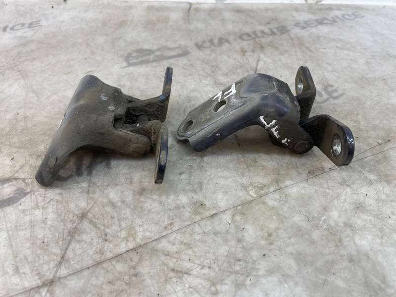 Петля двери передняя левая CEED 2013 JD Петля двери передняя левая CEED 2013 JD