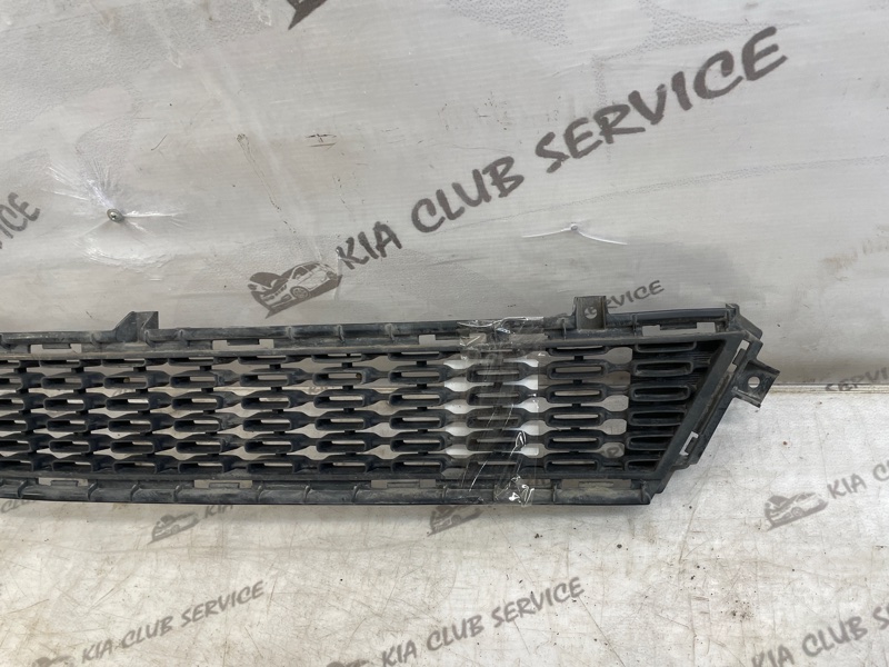 Решетка в бампер передняя KIA CEED JD