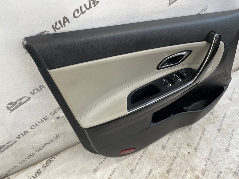 Обшивка боковой двери передняя левая KIA CEED JD