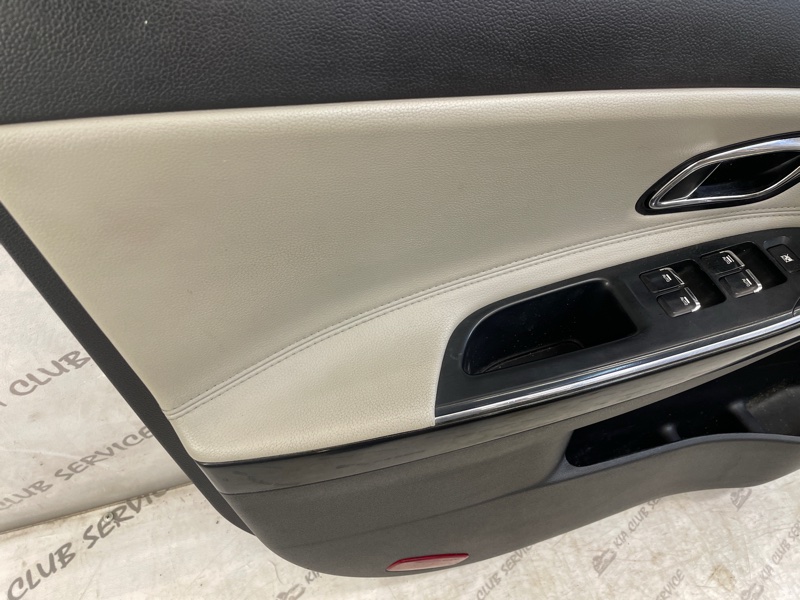 Обшивка боковой двери передняя левая CEED 2015-2018 JD