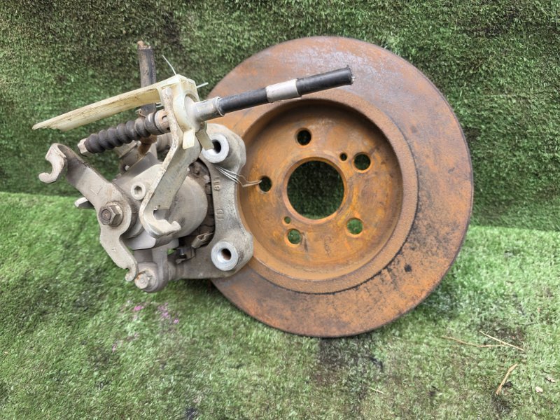 Суппорт тормозной задний левый PRIUS 2015 ZVW51 2ZR-FXE