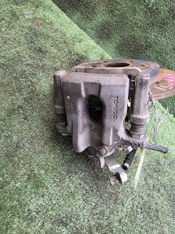 Суппорт тормозной задний левый Toyota PRIUS ZVW51 2ZR-FXE