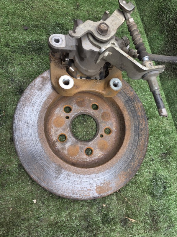 Суппорт тормозной задний левый PRIUS 2015 ZVW50 2ZR-FXE