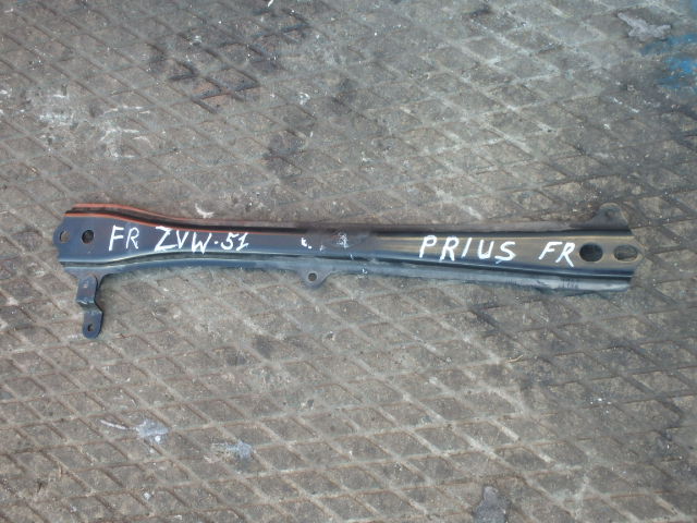 Распорка Toyota Prius ZVW51 передняя правая