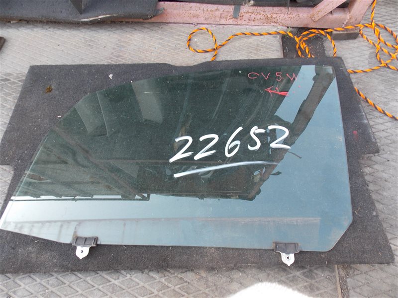 Стекло двери Mitsubishi Delica D5 CV5W переднее левое
