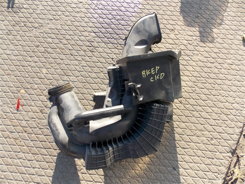 Патрубок воздушного фильтра Mazda Axela BKEP LF