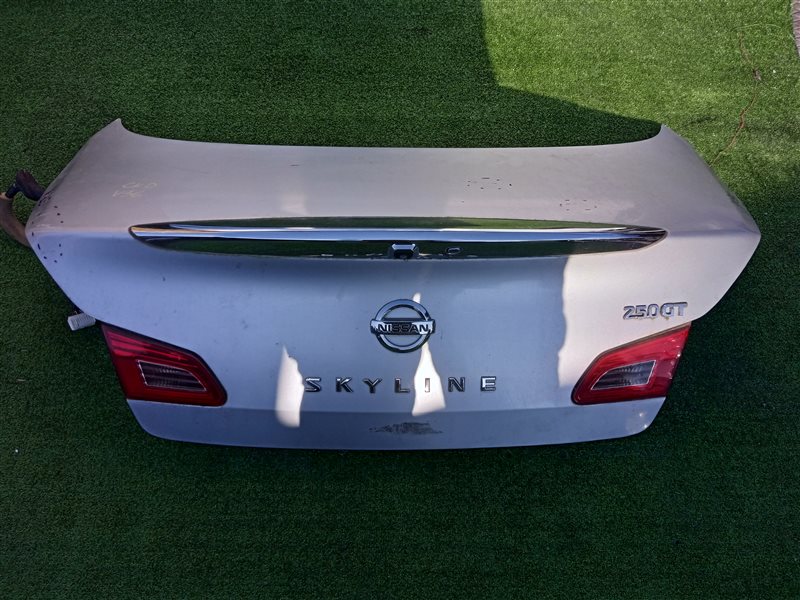 Крышка багажника Nissan Skyline V36