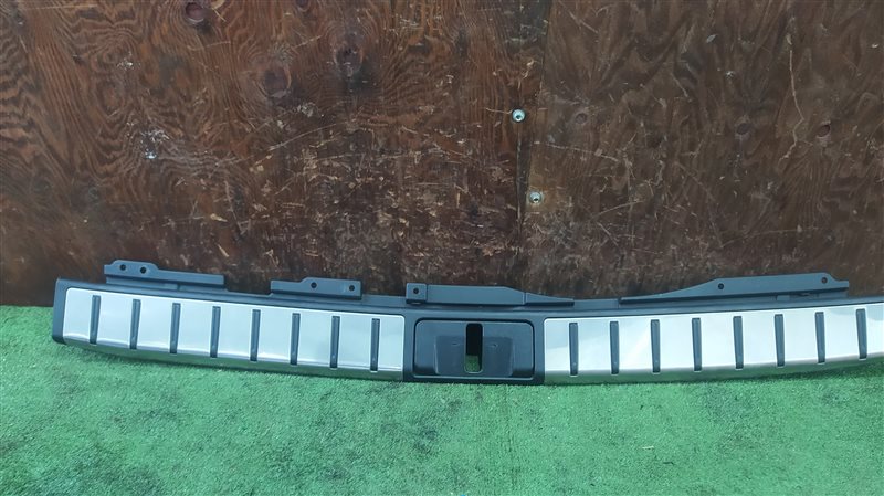 Накладка замка багажника Lexus Rx200T AGL25 8AR-FTS