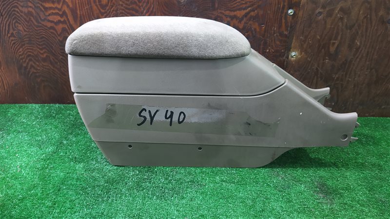 Бардачок между сиденьями Toyota Camry SV40