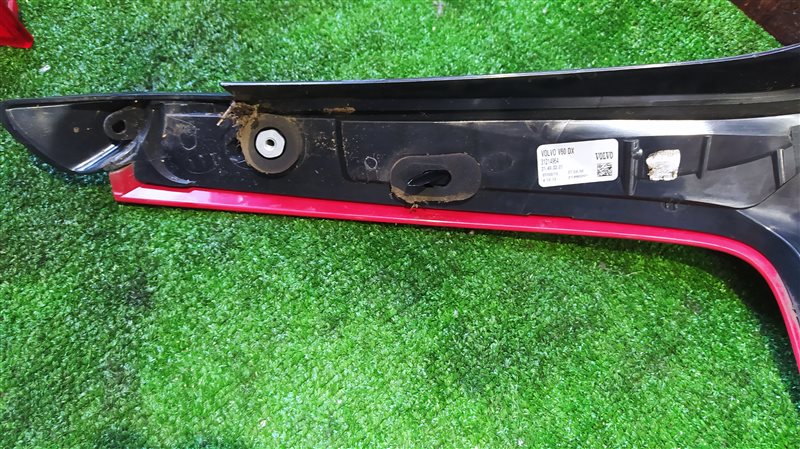 Стоп-сигнал правый V60 FW