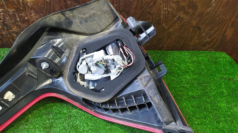 Стоп-сигнал правый V60 FW